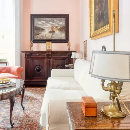 Apartman Plum Guide - Tricorn *